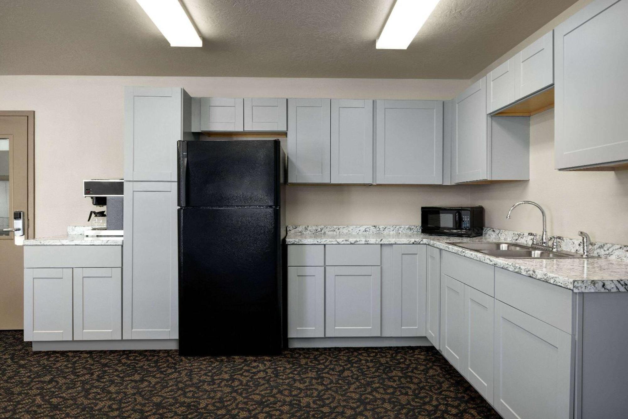 Travelodge By Wyndham Vaughn Bagian luar foto
