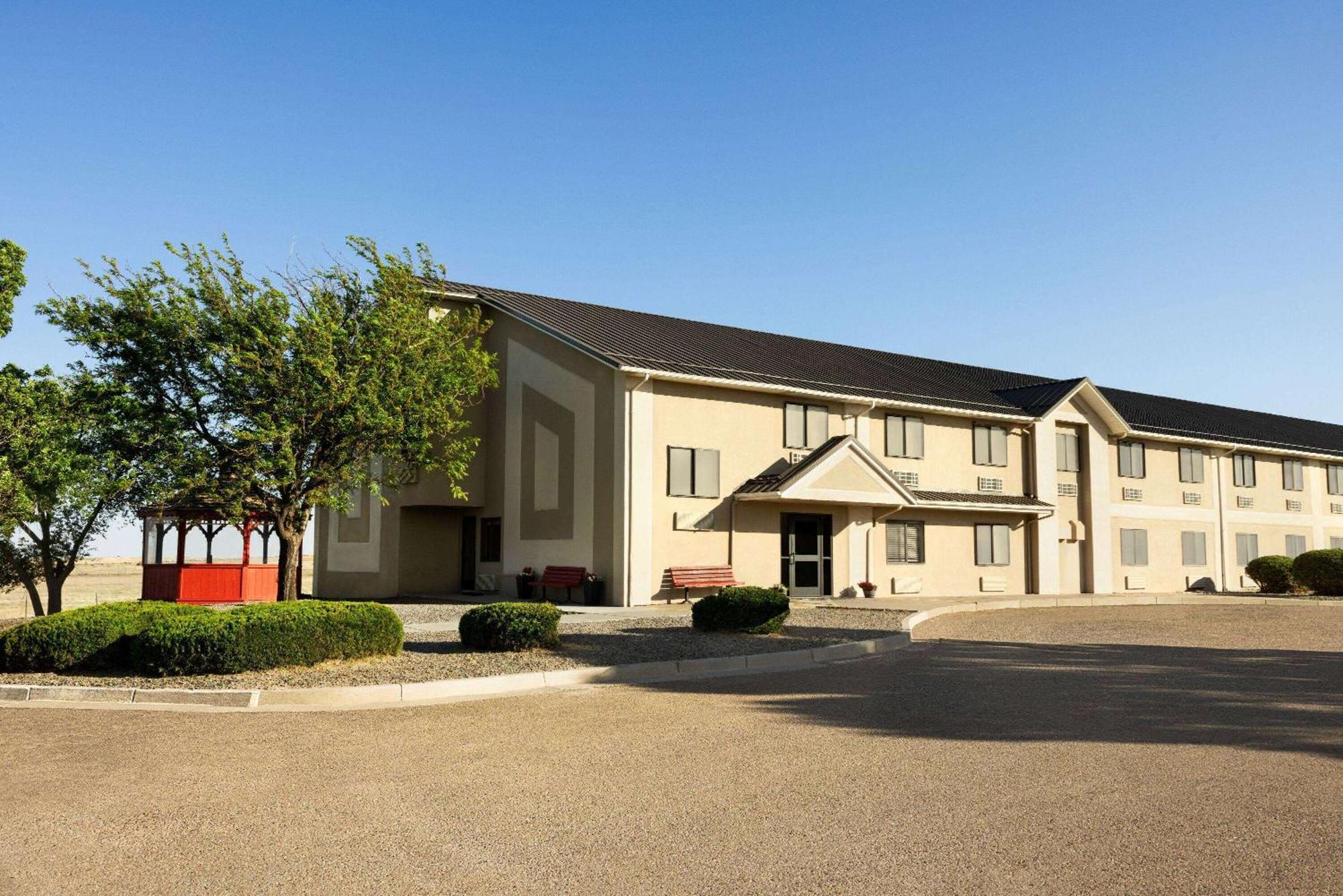 Travelodge By Wyndham Vaughn Bagian luar foto